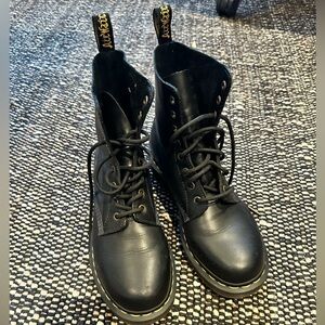 Dr. Martens 1460 Black Leather 8-Eye Combat Boots size 9 Women’s